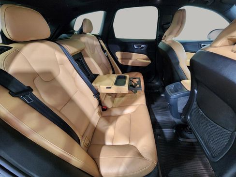 Used 2019 Volvo XC60 T5 Momentum w/ Multimedia Package AWD/4WD image 35