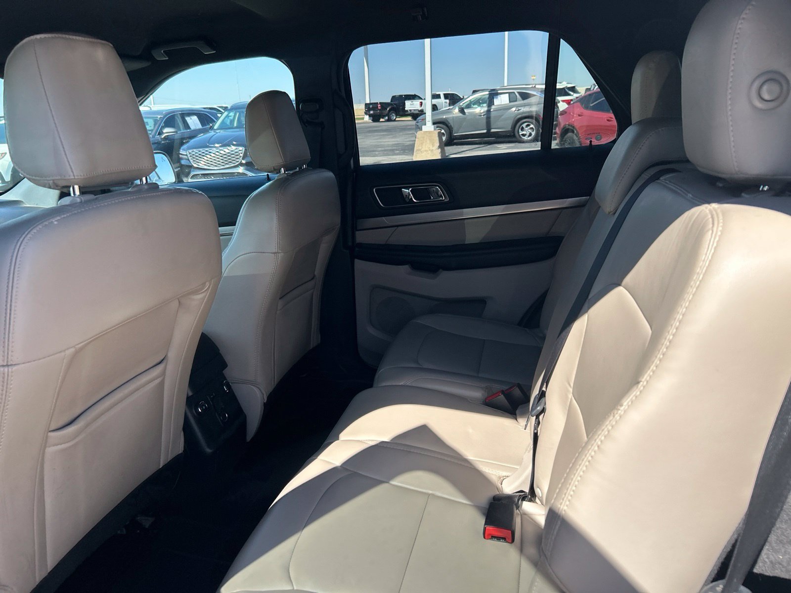 Used 2019 Ford Explorer XLT w/ Equipment Group 202A FWD image 10