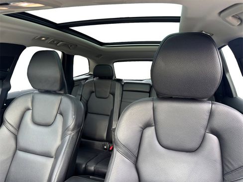 Certified 2022 Volvo XC60 B5 Momentum w/ Climate Package image 20