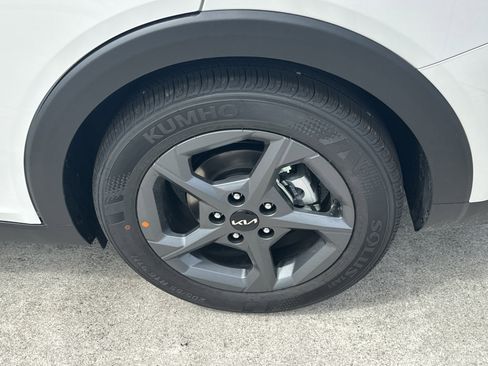 New 2026 Kia K4 LXS FWD image 10