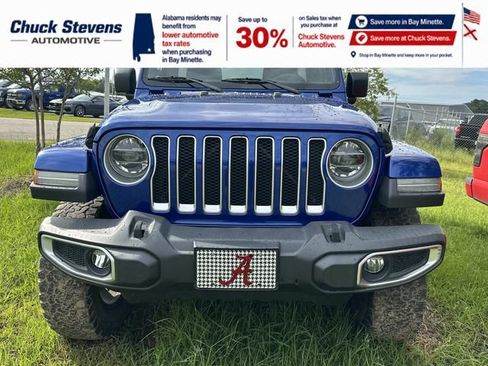 Used 2018 Jeep Wrangler Unlimited Sahara AWD/4WD image 3