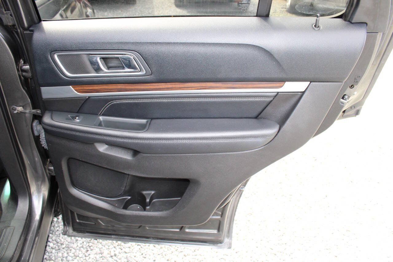 Used 2016 Ford Explorer Limited w/ Equipment Group 301A AWD/4WD image 24