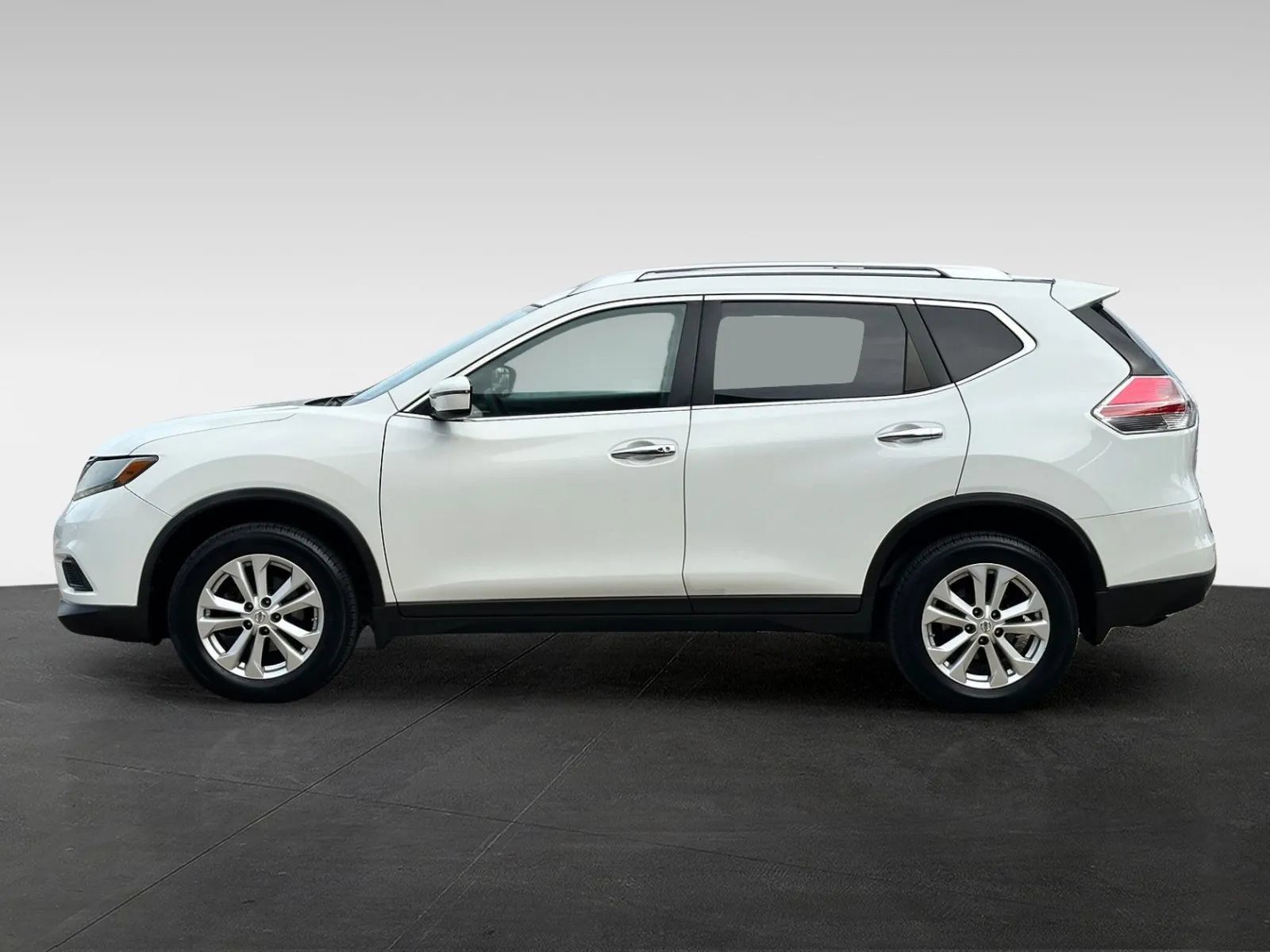 Used 2016 Nissan Rogue SV AWD/4WD image 4