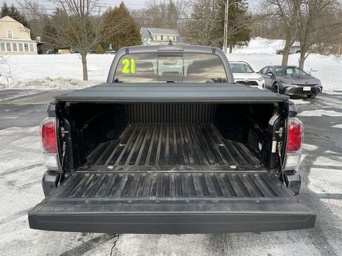Certified 2021 Toyota Tacoma TRD Off-Road image 21