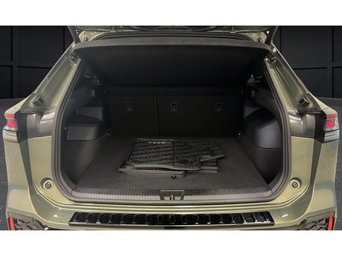 Used 2026 Volkswagen Tiguan SEL R-Line AWD/4WD image 27