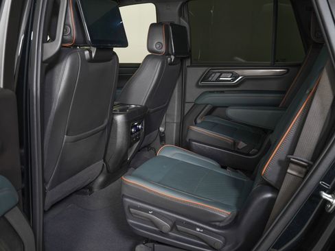 Used 2025 GMC Yukon AT4 w/ AT4 Premium Plus Package AWD/4WD image 15