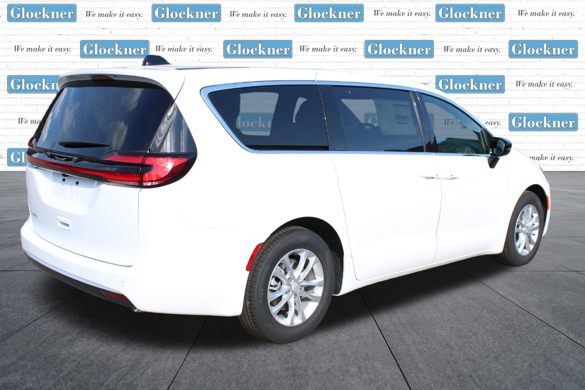 New 2027 Chrysler Pacifica Select FWD image 6