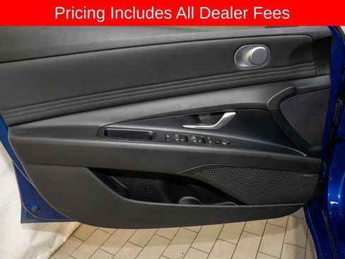 Used 2023 Hyundai Elantra Limited FWD image 11