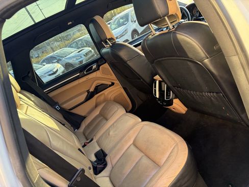 Used 2017 Porsche Cayenne S Platinum image 18