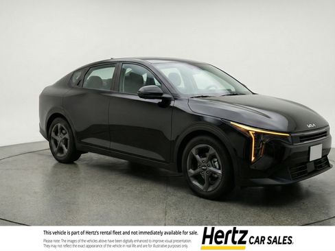 Used 2025 Kia K4 LXS image 1