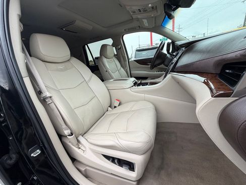 Used 2015 Cadillac Escalade Luxury AWD/4WD image 9