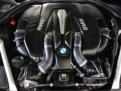 Used 2019 BMW 750i RWD image 14