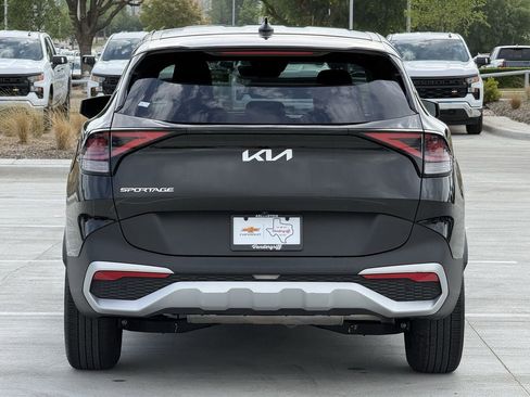 Used 2025 Kia Sportage LX image 5