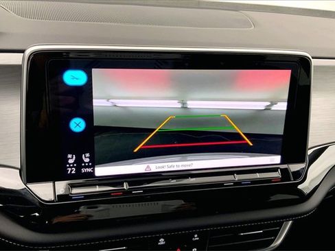 Used 2025 Volkswagen Atlas Cross Sport SE image 21