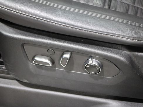 Used 2022 Cadillac Escalade Premium Luxury Platinum image 5