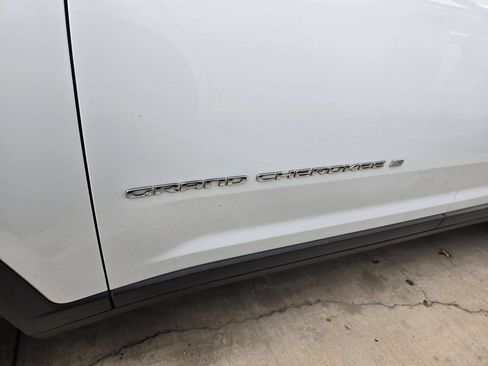 Used 2023 Jeep Grand Cherokee L Laredo AWD/4WD image 5