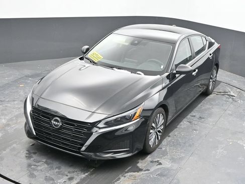 Used 2024 Nissan Altima 2.5 SV FWD image 35