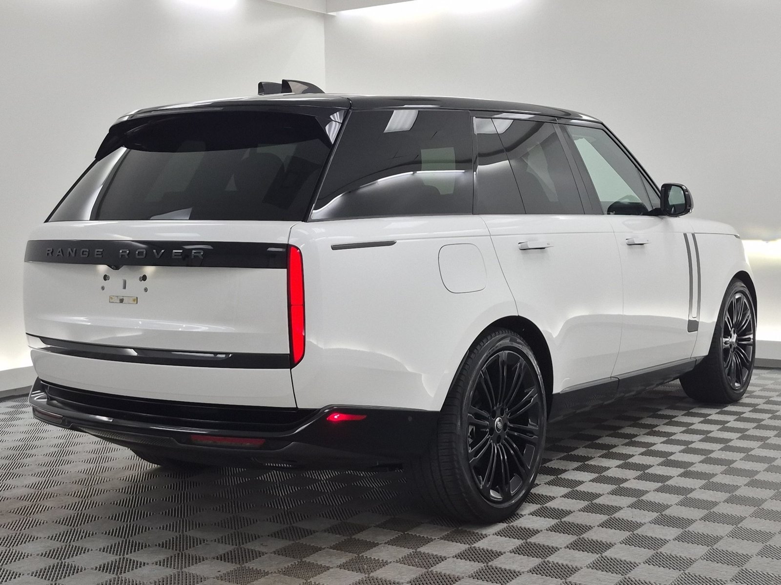 Used 2024 Land Rover Range Rover SE AWD/4WD image 9