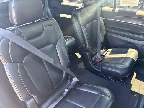 Used 2024 Jeep Grand Cherokee L Limited w/ Black Appearance Package AWD/4WD image 24