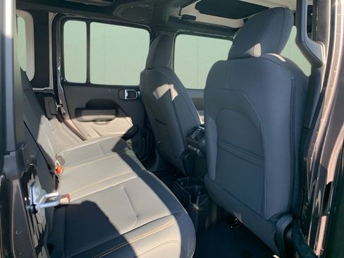 Used 2025 Jeep Wrangler Unlimited Sport AWD/4WD image 33