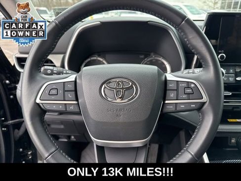 Used 2023 Toyota Highlander XLE AWD/4WD image 11
