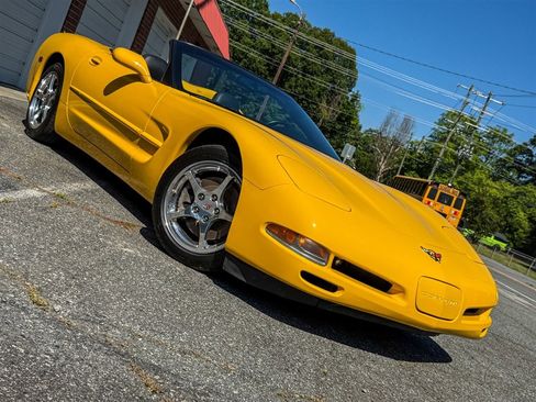 Used 2004 Chevrolet Corvette Convertible w/ Preferred Equipment Group RWD image 30