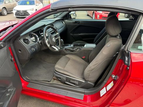 Used 2013 Ford Mustang Convertible image 5