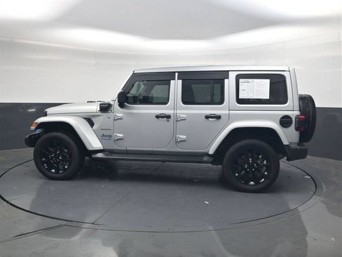 Used 2022 Jeep Wrangler Unlimited Sahara w/ Cold Weather Group AWD/4WD image 3