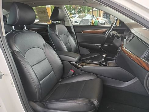 Used 2017 Kia Cadenza Technology FWD image 3