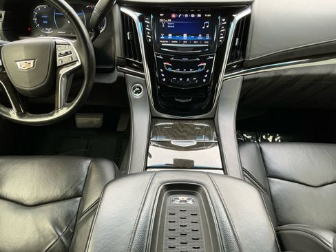 Used 2017 Cadillac Escalade ESV Platinum image 10