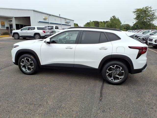 Used 2025 Chevrolet Trax LT w/ Driver Confidence Package FWD image 8
