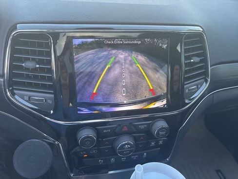 Used 2019 Jeep Grand Cherokee Limited image 18