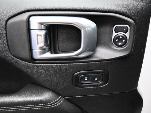 Used 2022 Jeep Wrangler Unlimited Sahara w/ Cold Weather Group AWD/4WD image 11