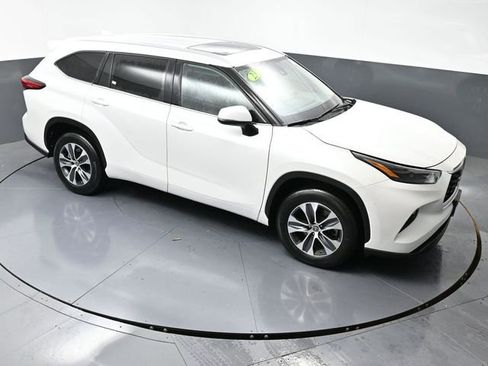 Used 2023 Toyota Highlander XLE FWD image 44