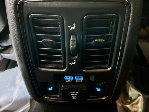 Used 2020 Jeep Grand Cherokee Limited w/ Luxury Group II RWD image 19