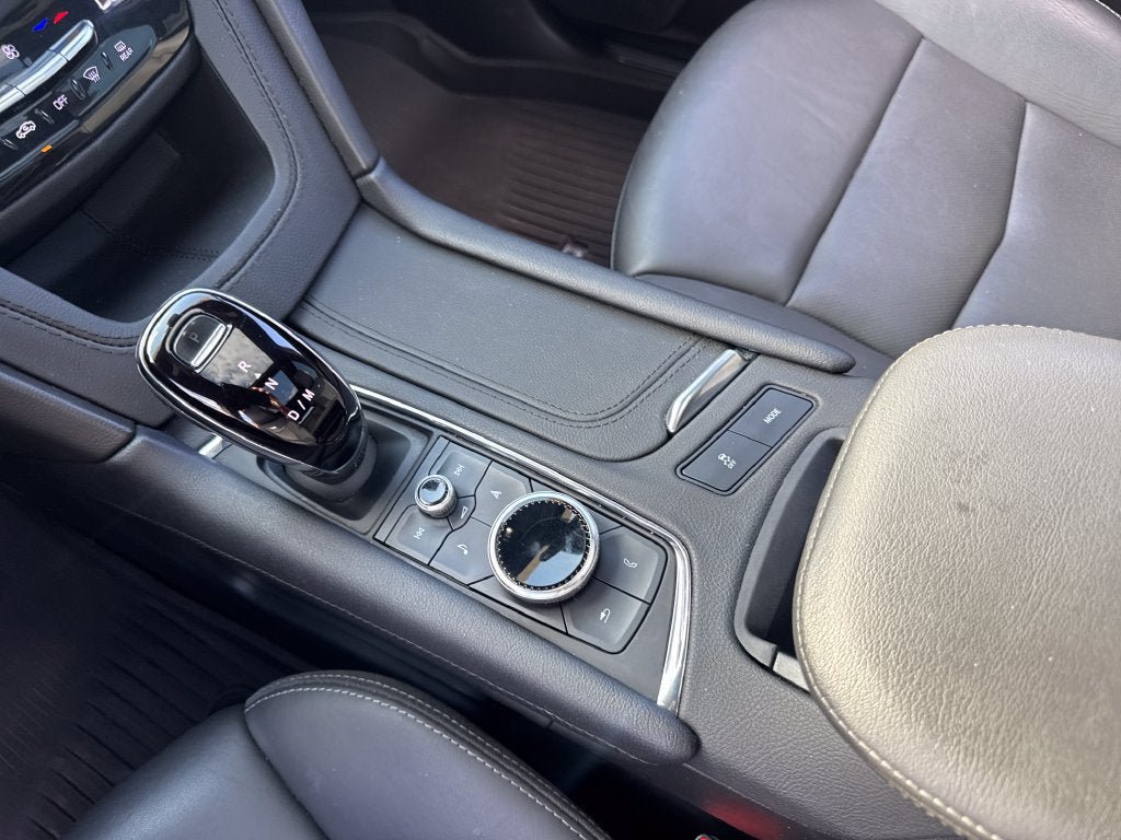 Used 2023 Cadillac XT5 Premium Luxury w/ LPO, Floor Liner Package AWD/4WD image 17