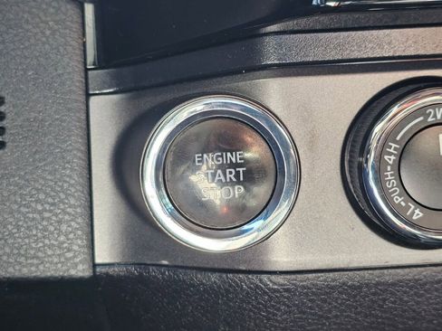 Used 2017 Toyota Tacoma TRD Off-Road AWD/4WD image 32