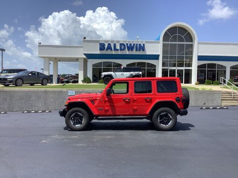 Used 2018 Jeep Wrangler Unlimited Rubicon w/ Dual Top Group AWD/4WD image 4