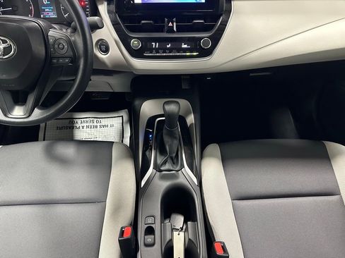 Used 2025 Toyota Corolla LE image 37