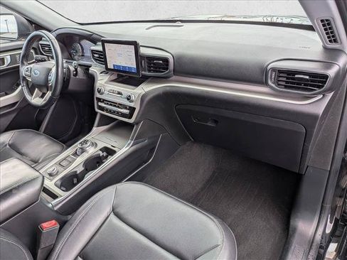 Used 2020 Ford Explorer XLT w/ Equipment Group 202A AWD/4WD image 23