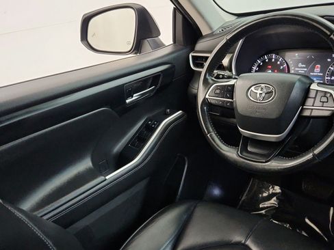 Used 2022 Toyota Highlander XLE AWD/4WD image 26