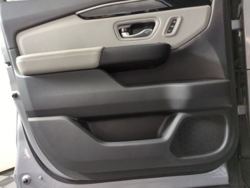 Certified 2025 Honda Pilot EX-L image 9