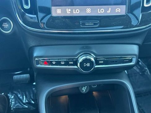 Certified 2025 Volvo XC40 B5 Plus AWD/4WD image 25