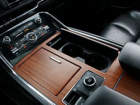 Used 2018 Lincoln Navigator L Select image 24