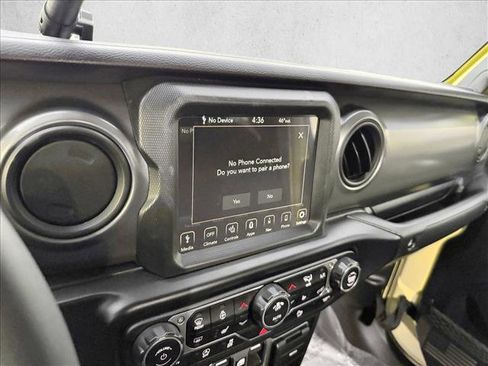 Used 2023 Jeep Gladiator Sport image 12