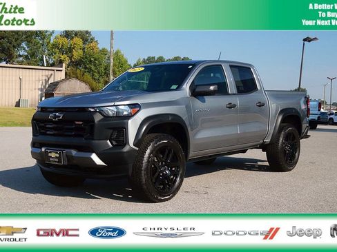Used 2025 Chevrolet Colorado Trail Boss AWD/4WD image 1