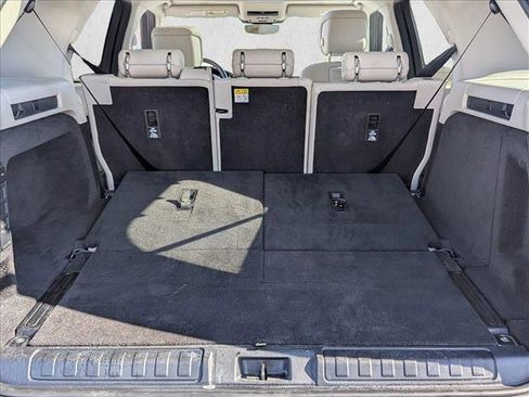 Used 2024 Land Rover Discovery S image 6