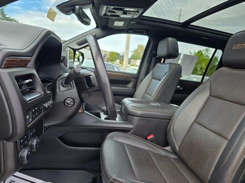 Used 2021 Chevrolet Suburban High Country image 23