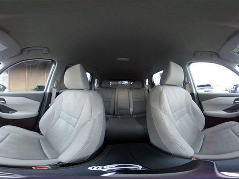 Used 2025 Nissan Rogue SV image 43