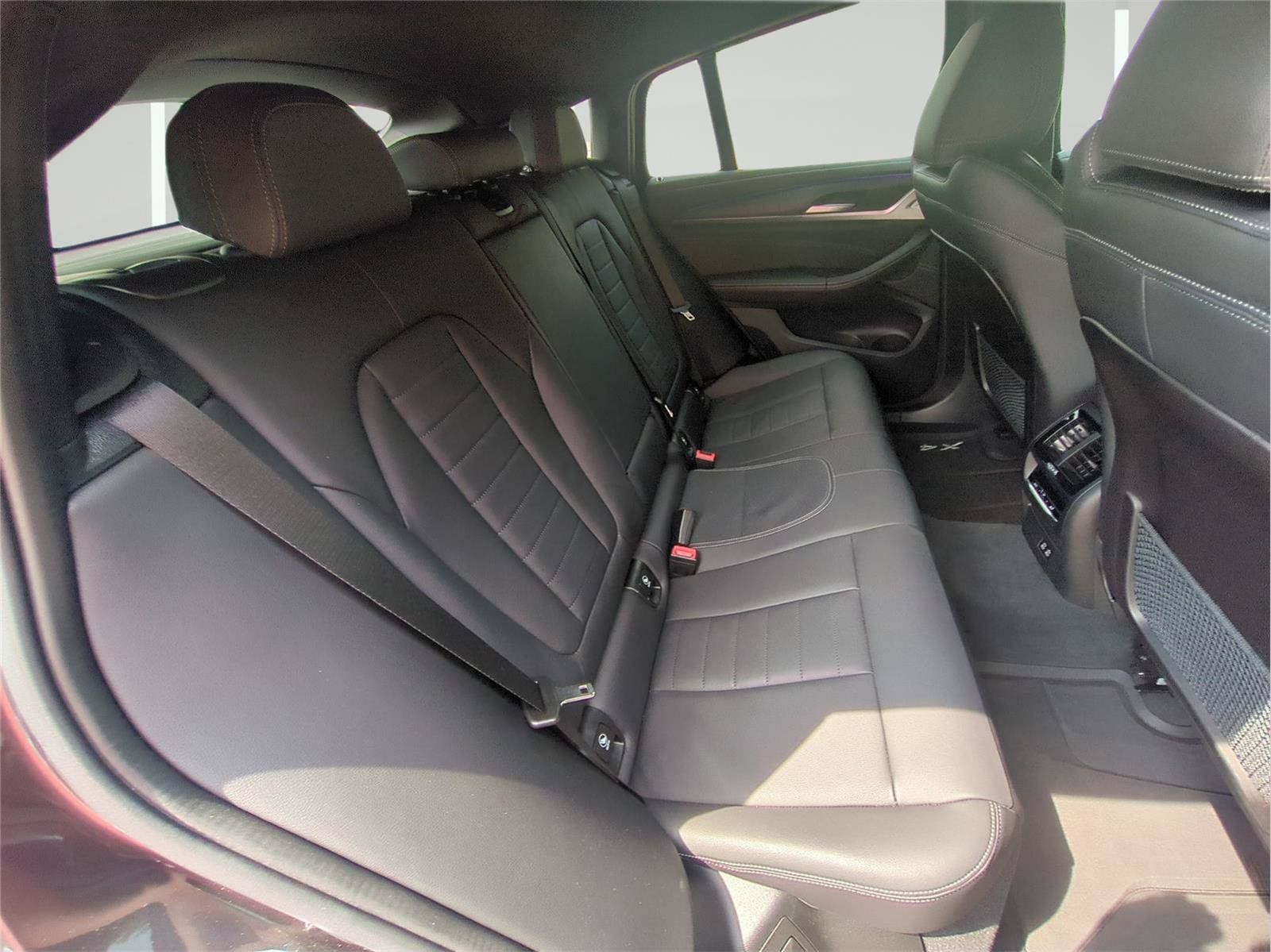 Used 2023 BMW X4 M40i AWD/4WD image 32